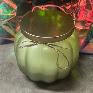 Sweet vanilla pumpkin candle 20 ounces in a pumpkin jar